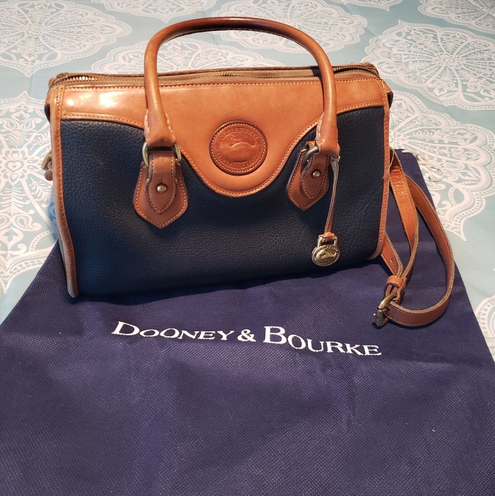 👜 Vintage Dooney & Bourke purse 🦆